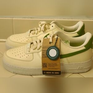 Nike Air Force 1 Low '07 SE Coconut Milk Chlorophyll Women's Size 9